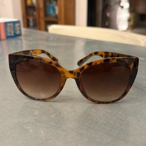 Oscar by Oscar De La Renta Women's Tort Round Cat Eye Sunglasses OSS1349CE 215